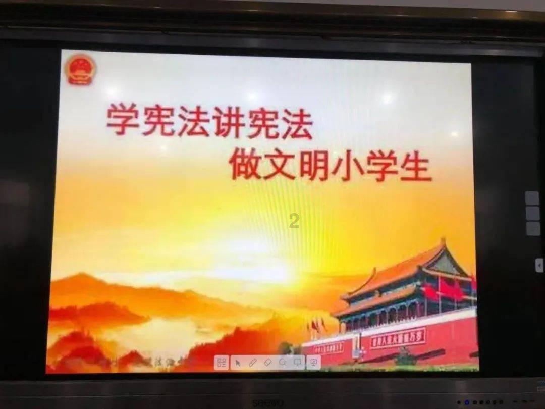 小猪佩奇玩躲避球2